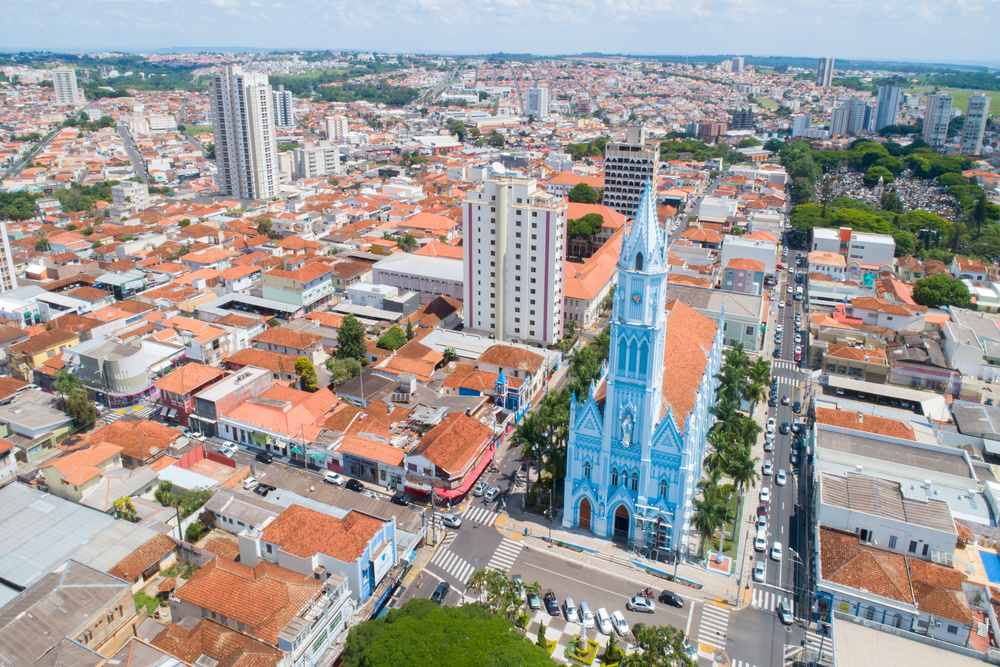 Franca, SP, Imagem aérea de bairro com uma Igreja em destaque